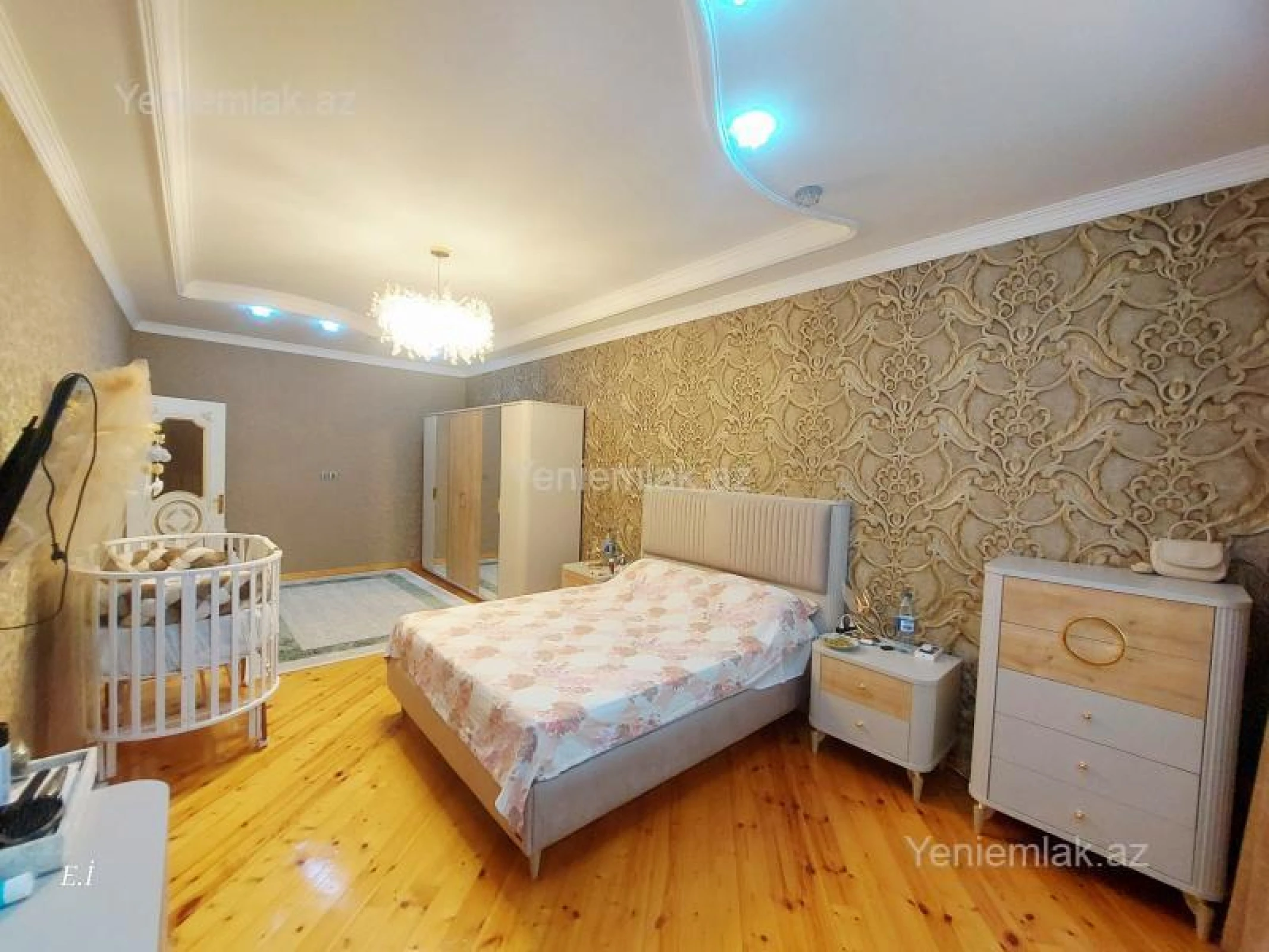 Satılır 5 otaqlı həyət evi 180 m²