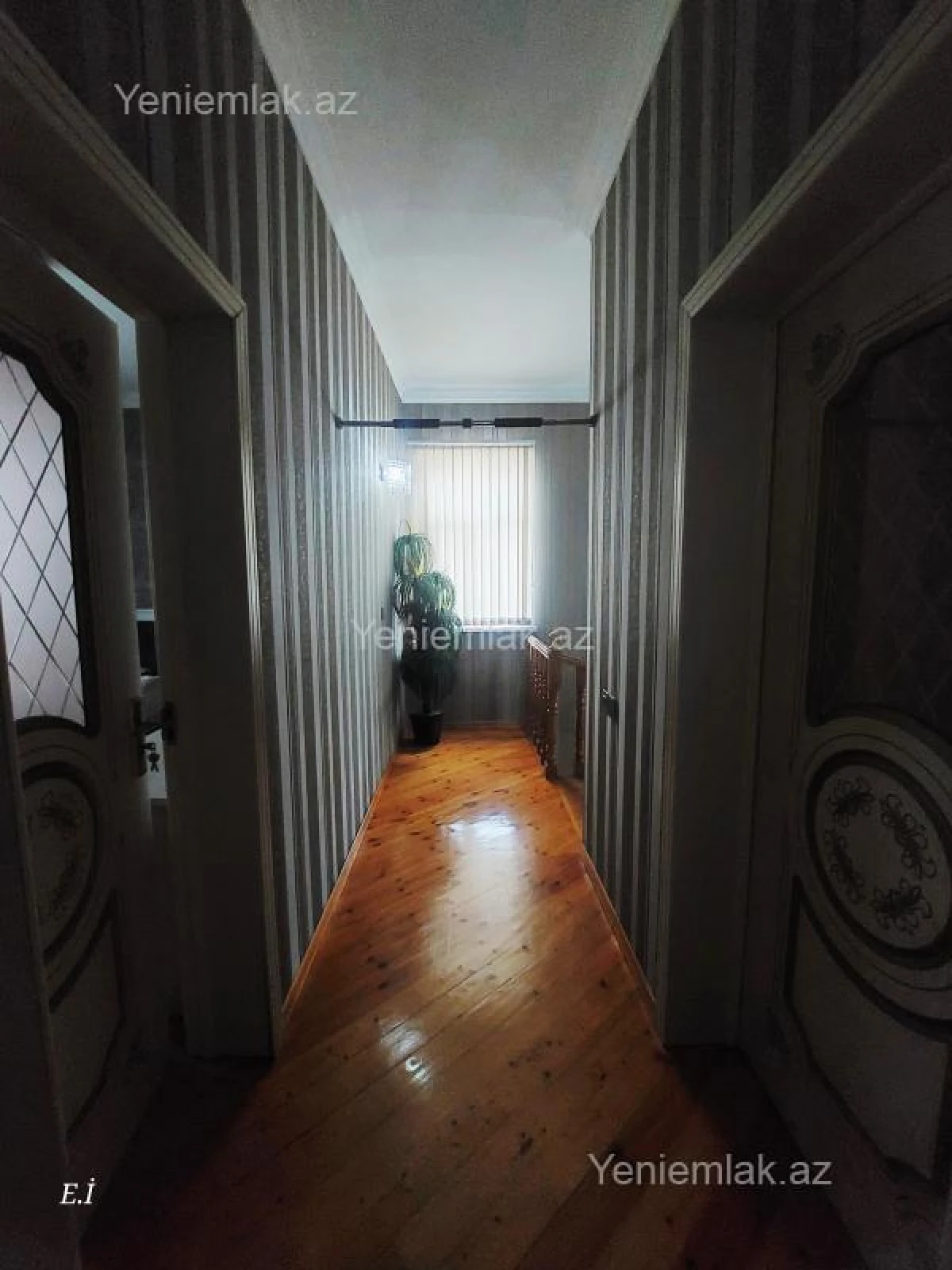 Satılır 5 otaqlı həyət evi 180 m²
