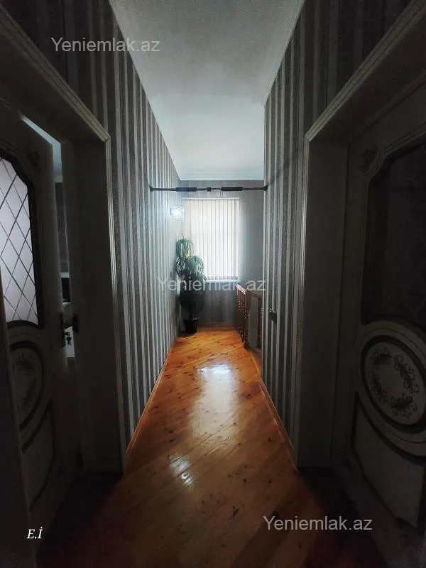Satılır 5 otaqlı həyət evi 180 m²