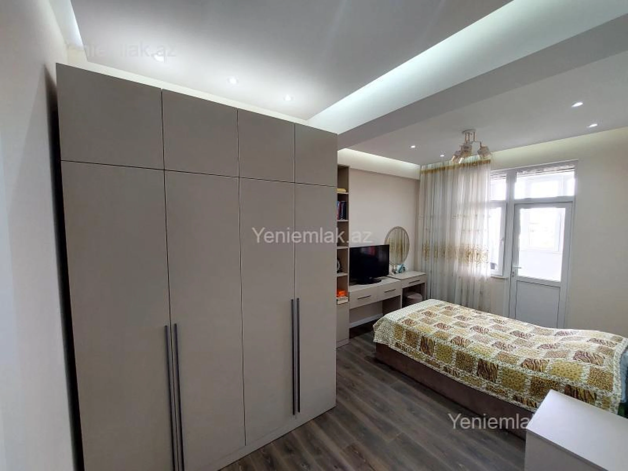 Satılır 3 otaqlı yeni tikili 125 m²