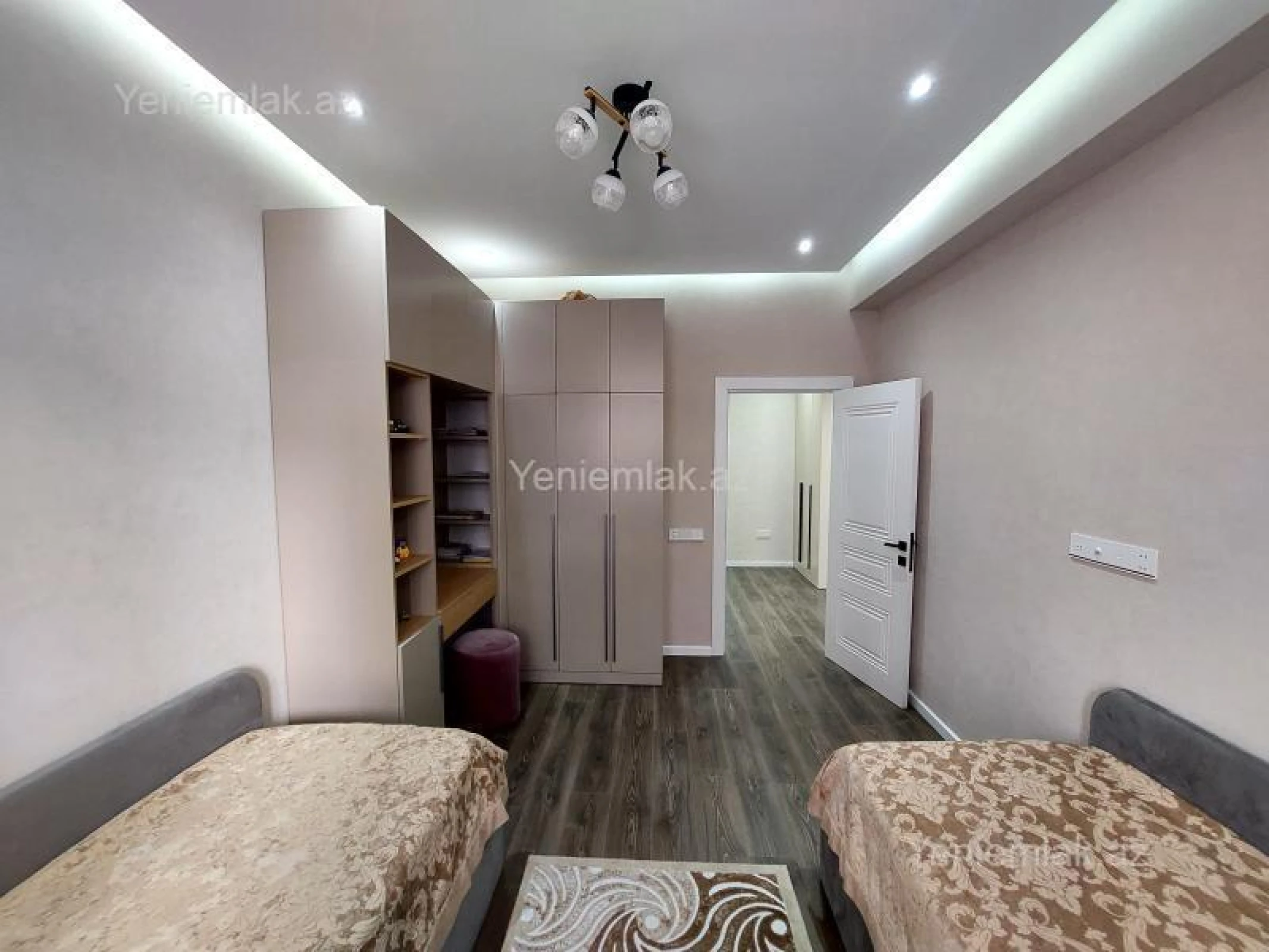 Satılır 3 otaqlı yeni tikili 125 m²