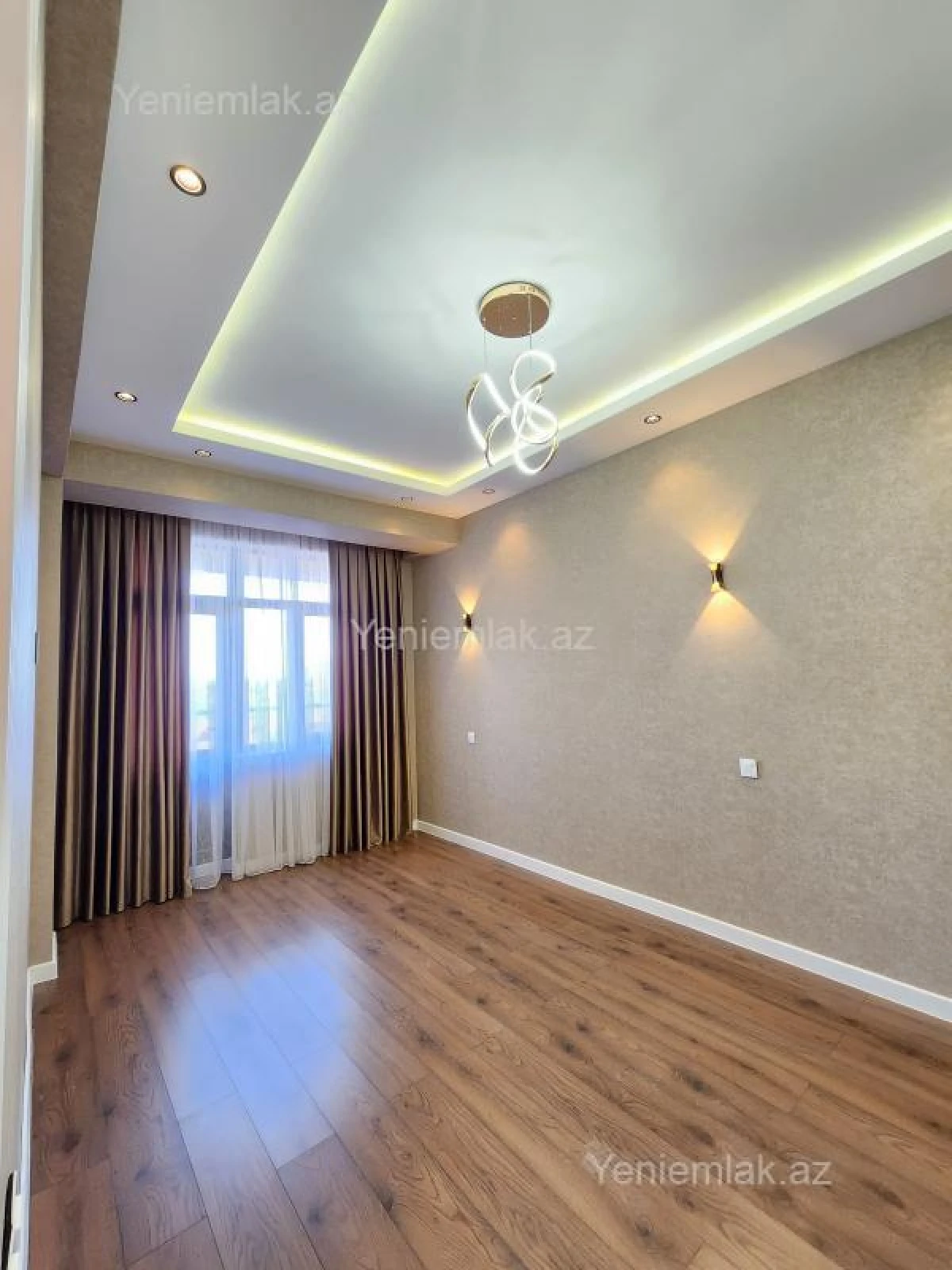 Satılır 3 otaqlı yeni tikili 130 m²