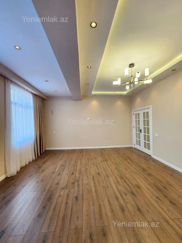 Satılır 3 otaqlı yeni tikili 130 m²