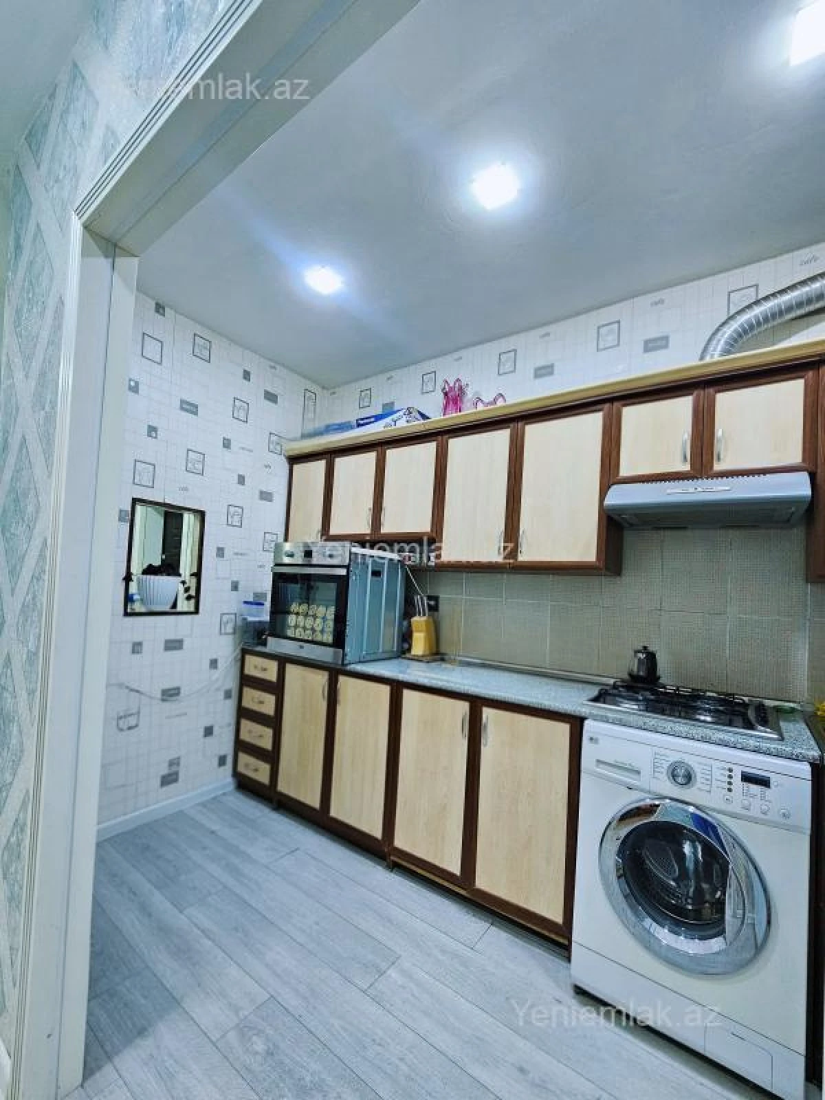 Satılır 2 otaqlı köhnə tikili 98 m²
