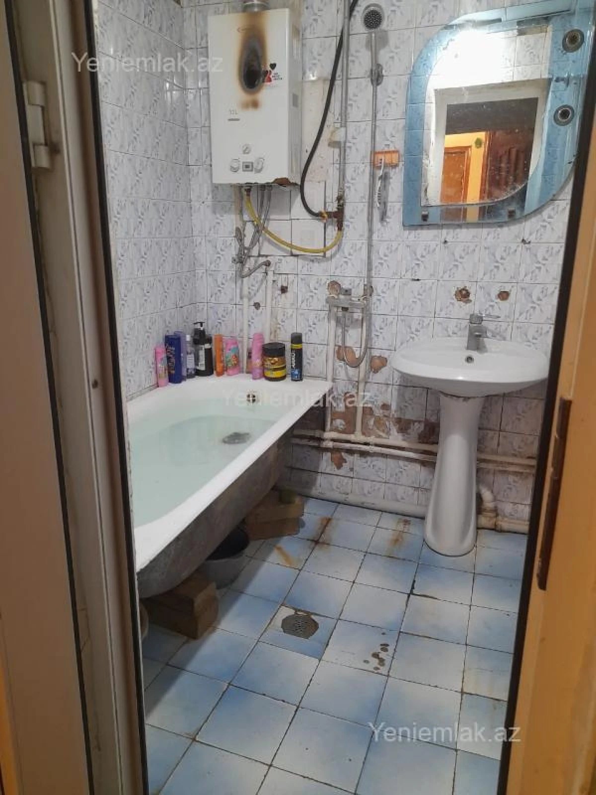 Satılır 3 otaqlı köhnə tikili 75 m²