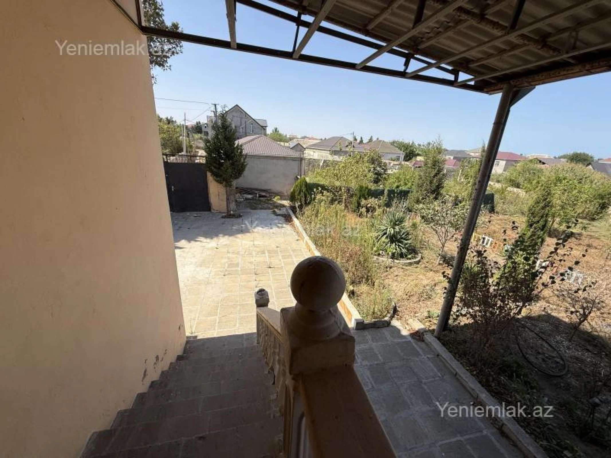 Satılır 5 otaqlı həyət evi 240 m²