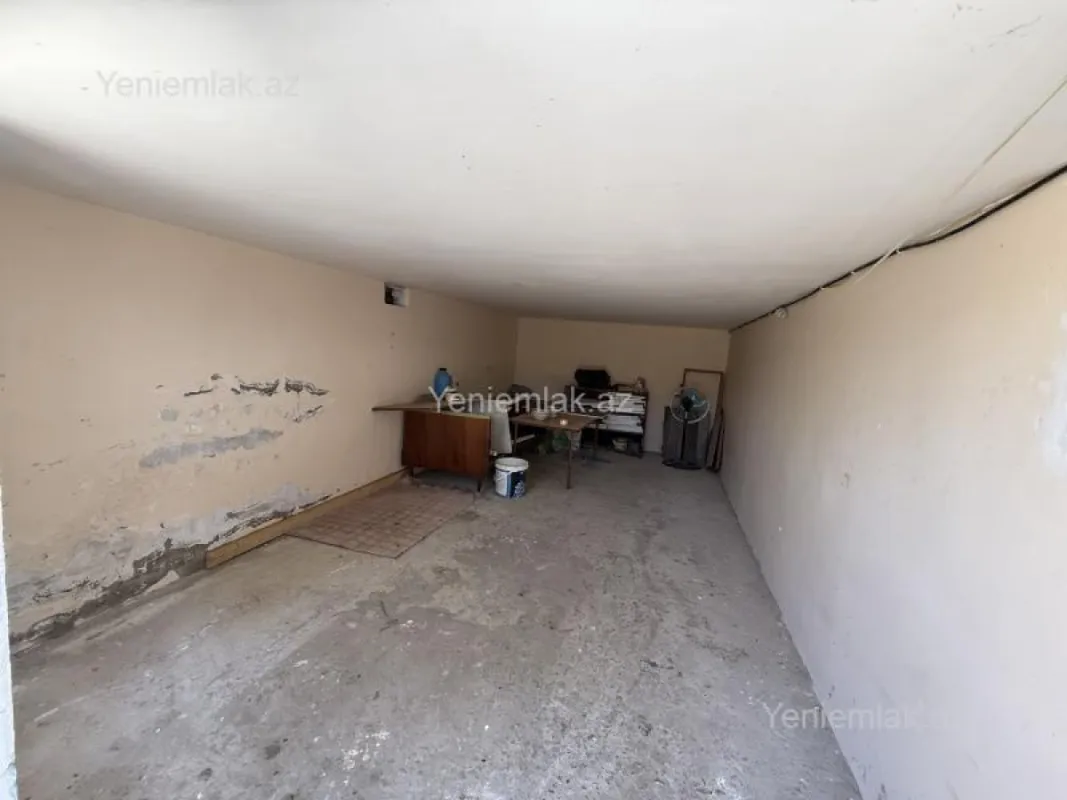 Satılır 5 otaqlı həyət evi 240 m²