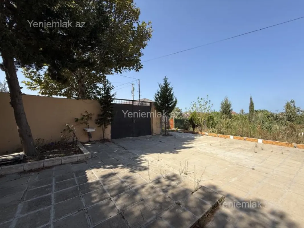 Satılır 5 otaqlı həyət evi 240 m²