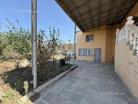 Satılır 5 otaqlı həyət evi 240 m²