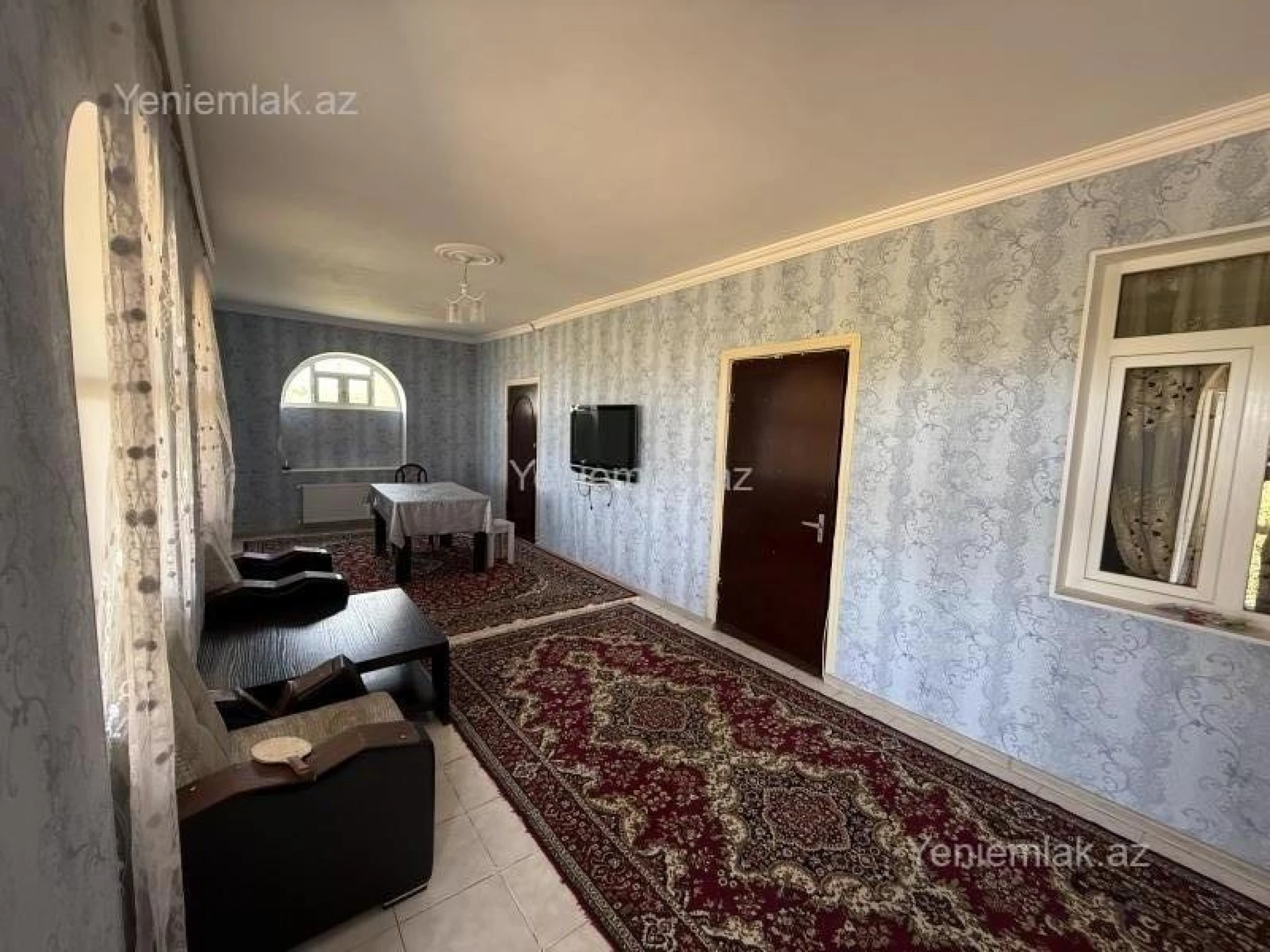 Satılır 5 otaqlı həyət evi 240 m²