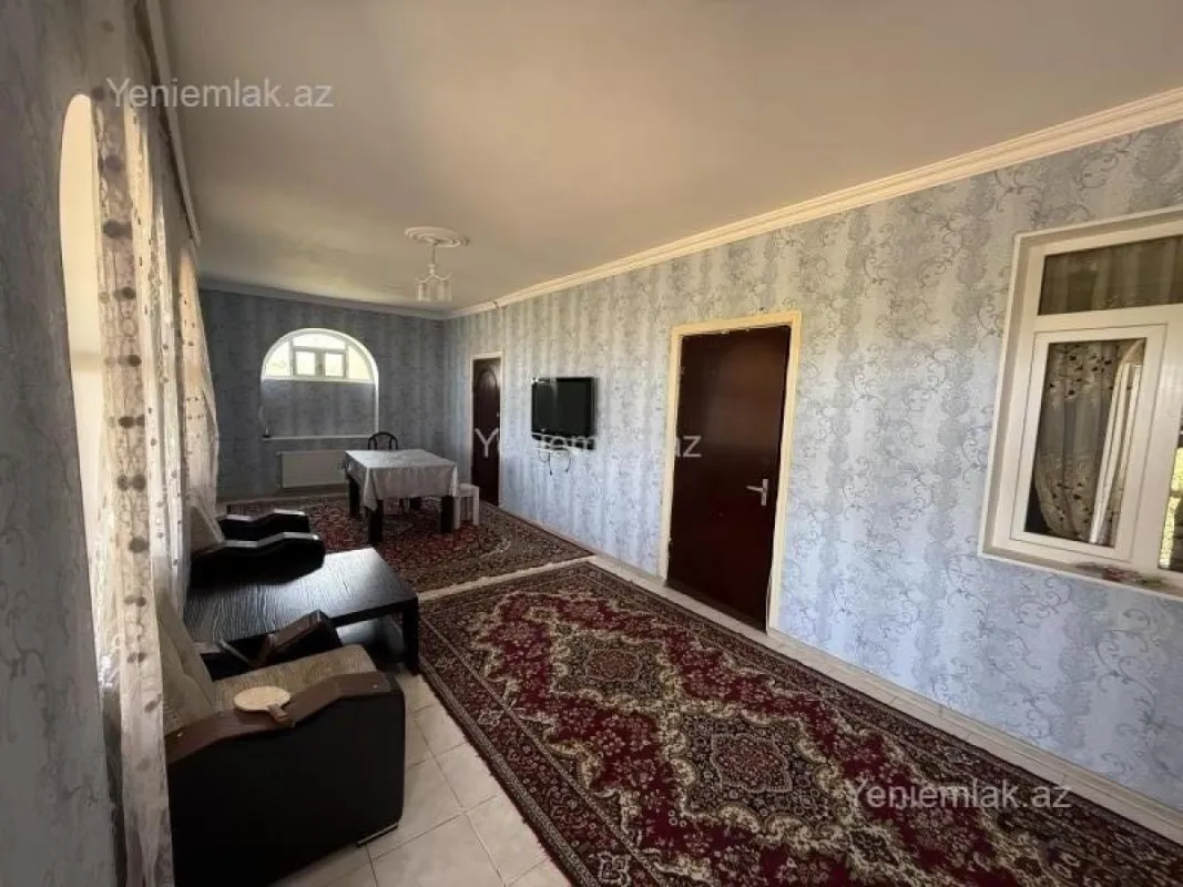 Satılır 5 otaqlı həyət evi 240 m²