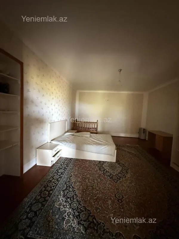 Satılır 5 otaqlı həyət evi 240 m²