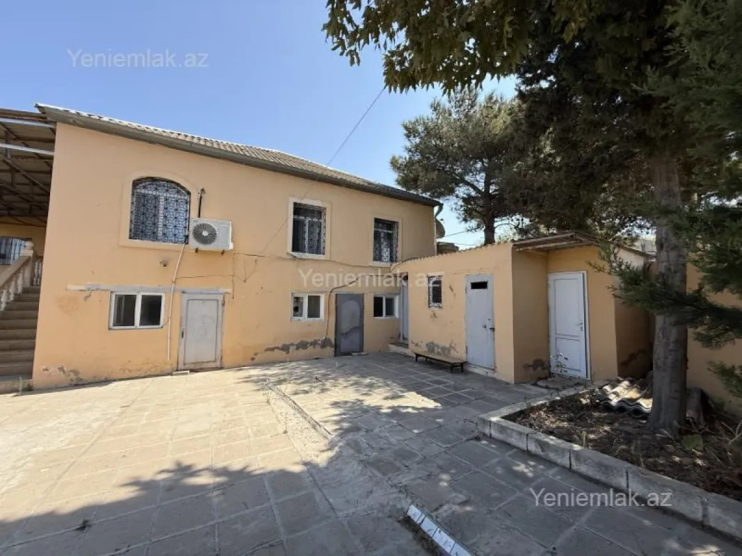 Satılır 5 otaqlı həyət evi 240 m²