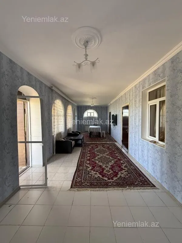 Satılır 5 otaqlı həyət evi 240 m²