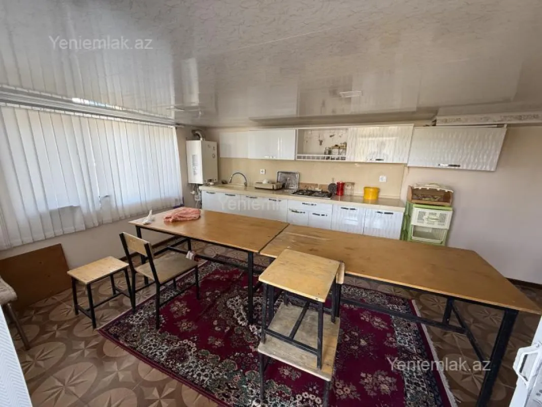 Satılır 5 otaqlı həyət evi 240 m²