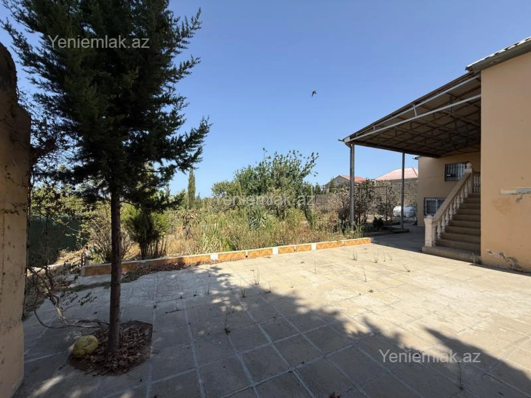 Satılır 5 otaqlı həyət evi 240 m²