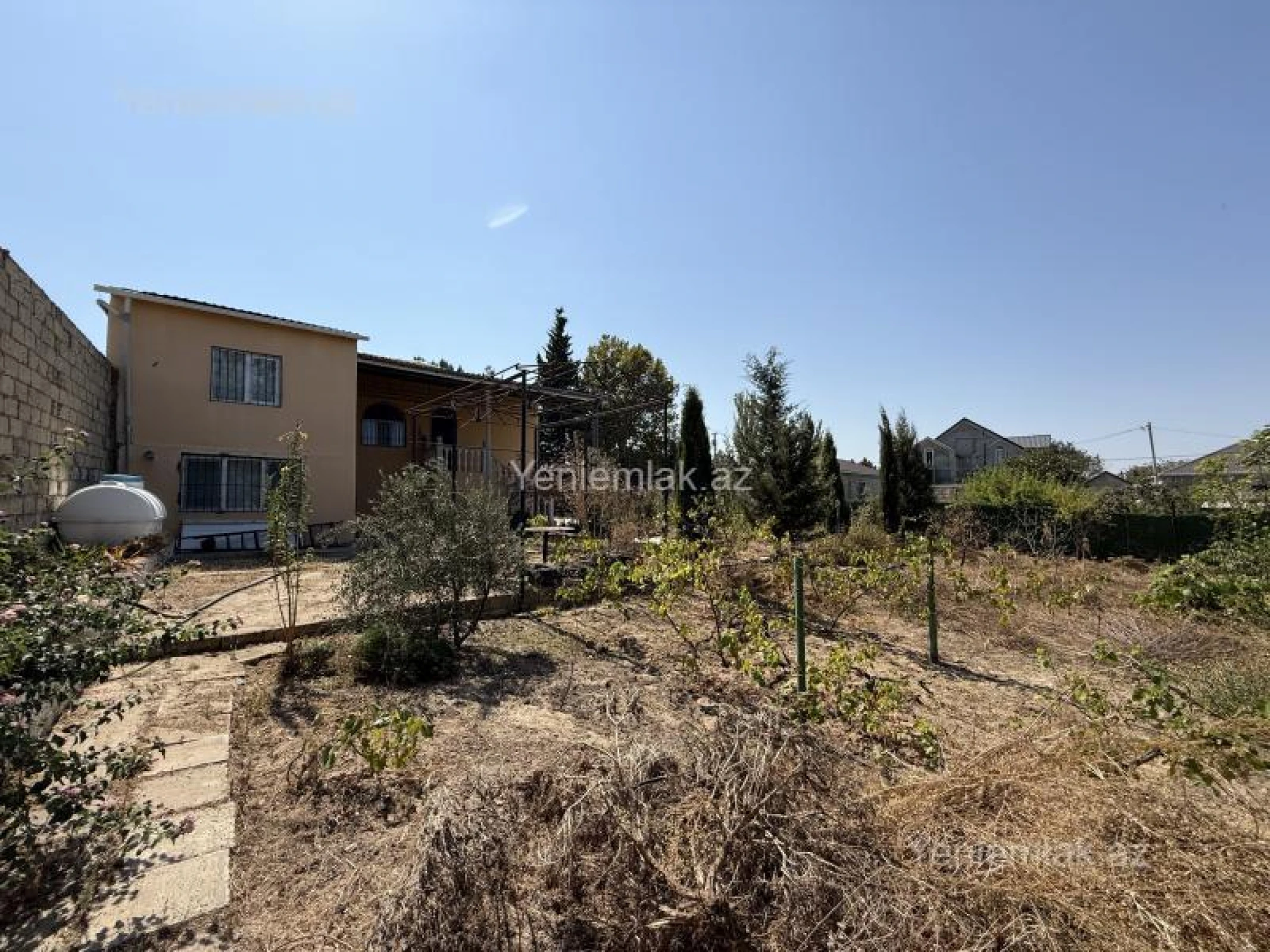Satılır 5 otaqlı həyət evi 240 m²