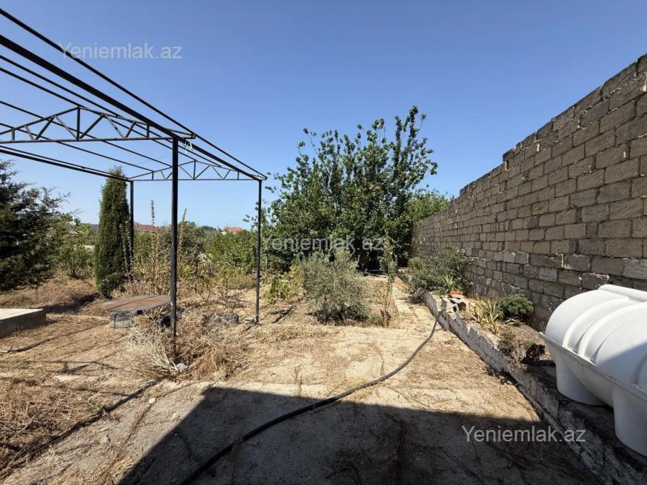 Satılır 5 otaqlı həyət evi 240 m²