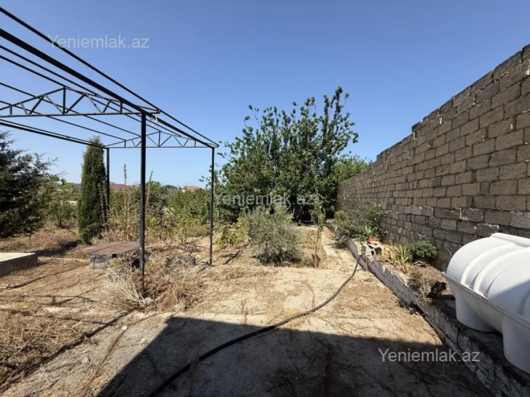 Satılır 5 otaqlı həyət evi 240 m²