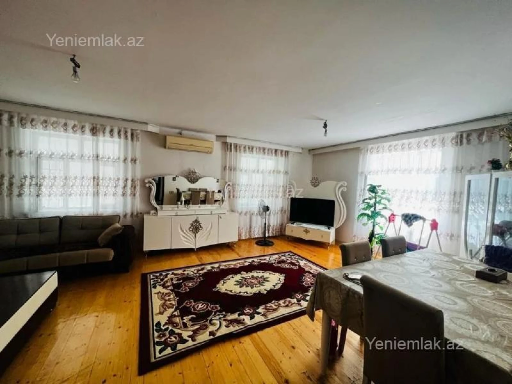 Satılır 6 otaqlı həyət evi 280 m²