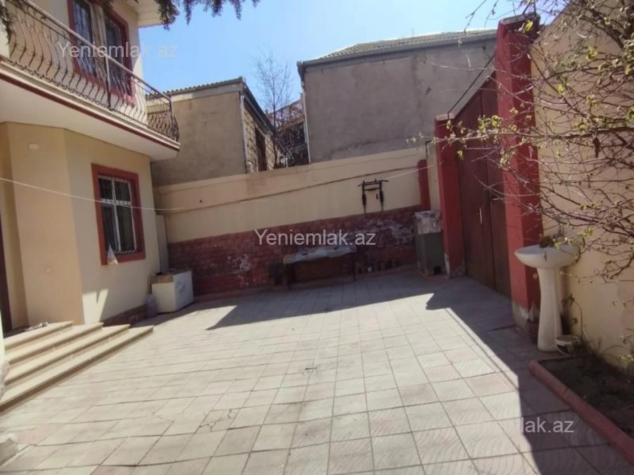 Satılır 5 otaqlı həyət evi 210 m²
