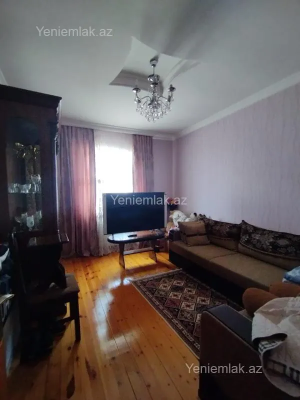 Satılır 5 otaqlı həyət evi 210 m²