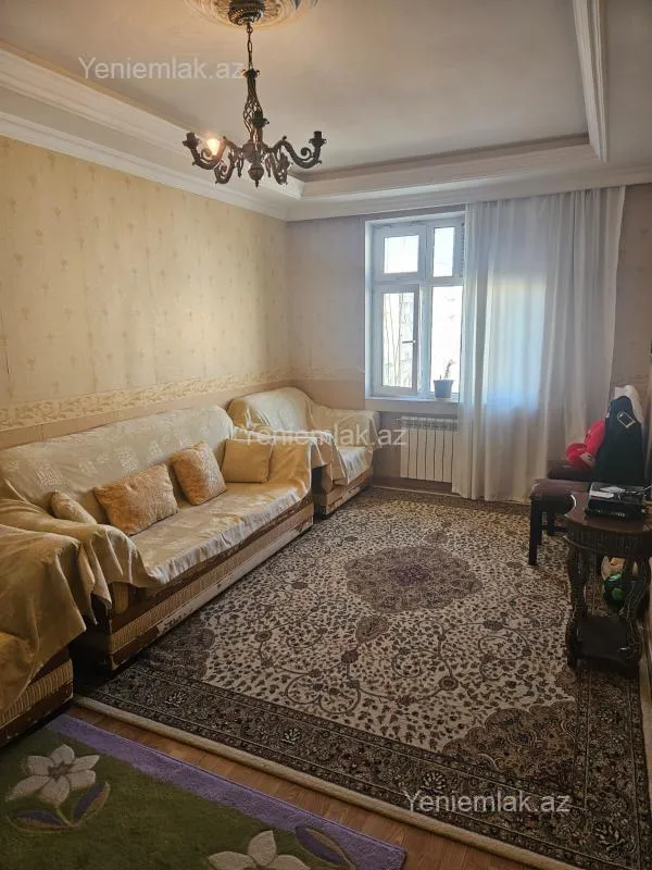 Satılır 3 otaqlı köhnə tikili 75 m²