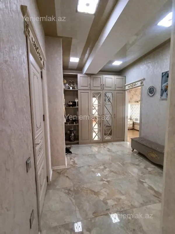 Satılır 3 otaqlı yeni tikili 100 m²