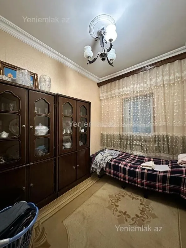 Satılır 7 otaqlı həyət evi 200 m²
