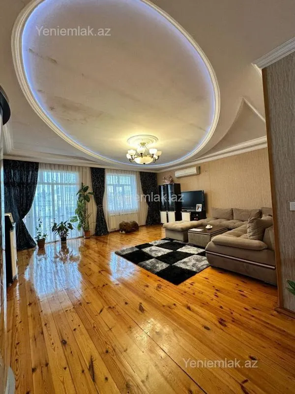 Satılır 7 otaqlı həyət evi 200 m²