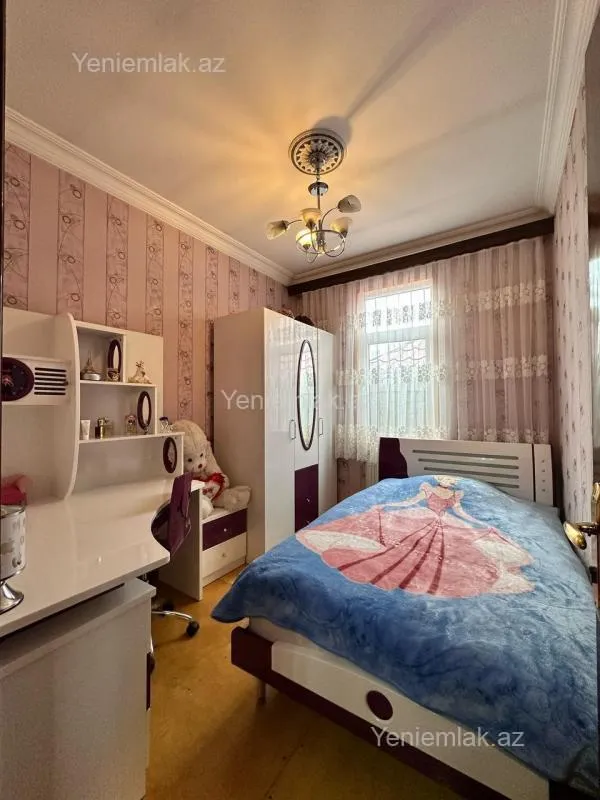 Satılır 7 otaqlı həyət evi 200 m²