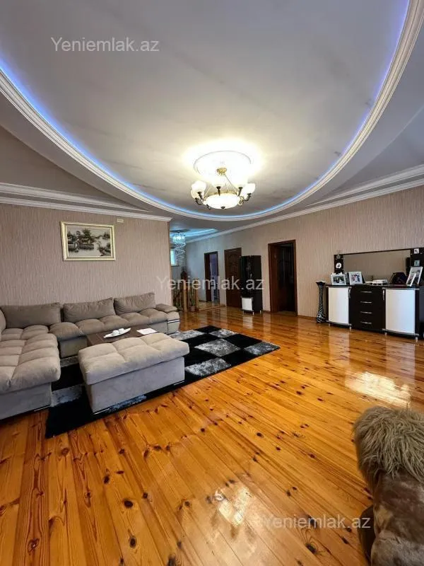 Satılır 7 otaqlı həyət evi 200 m²