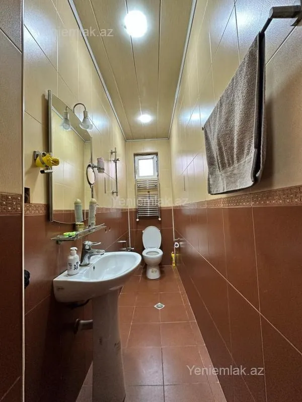 Satılır 7 otaqlı həyət evi 200 m²