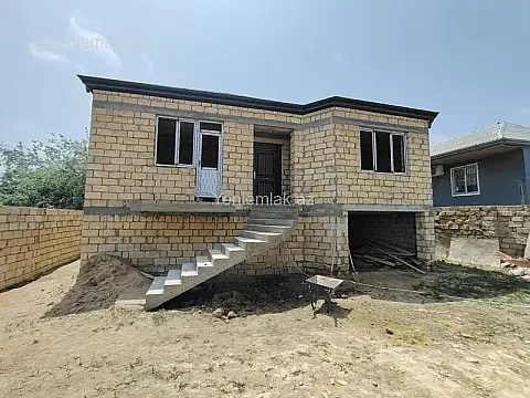 Satılır 4 otaqlı həyət evi 240 m²