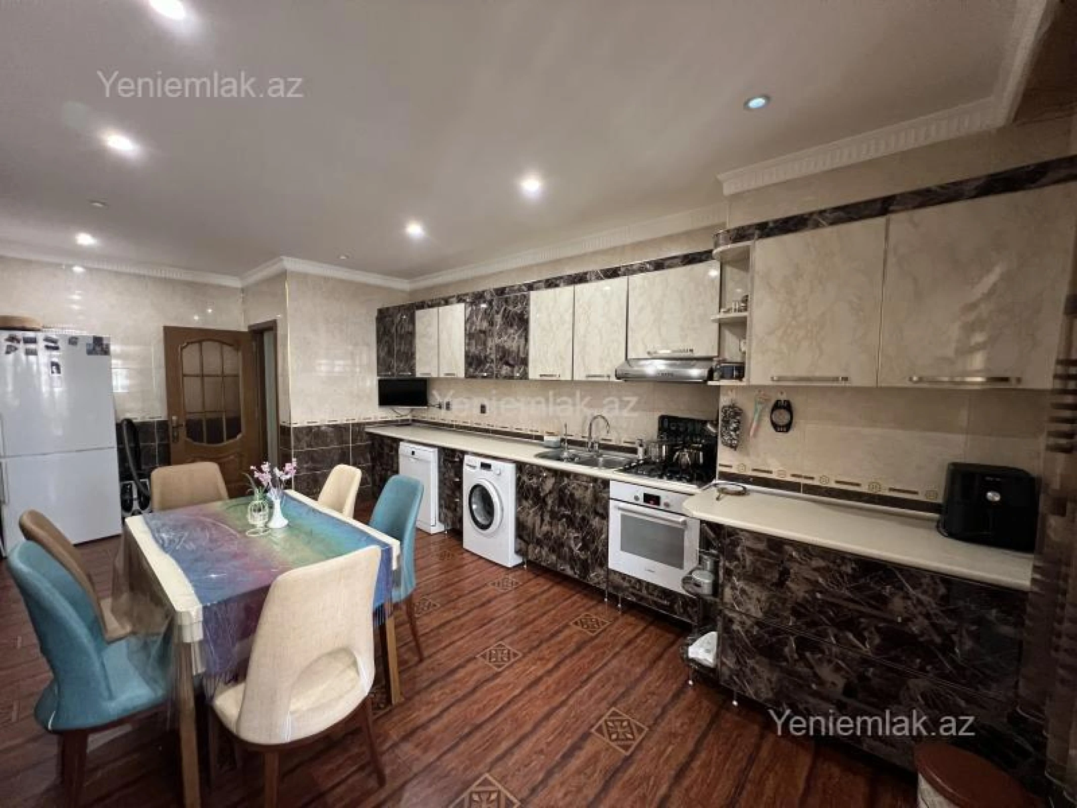 Satılır 3 otaqlı yeni tikili 125 m²