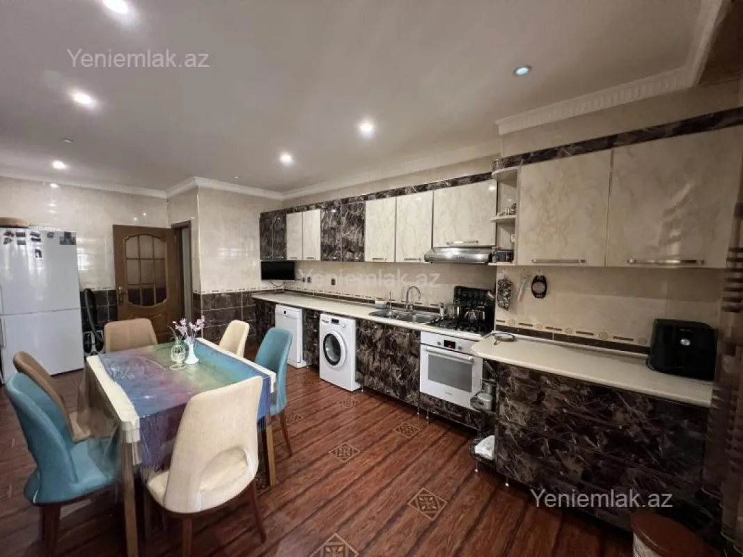 Satılır 3 otaqlı yeni tikili 125 m²