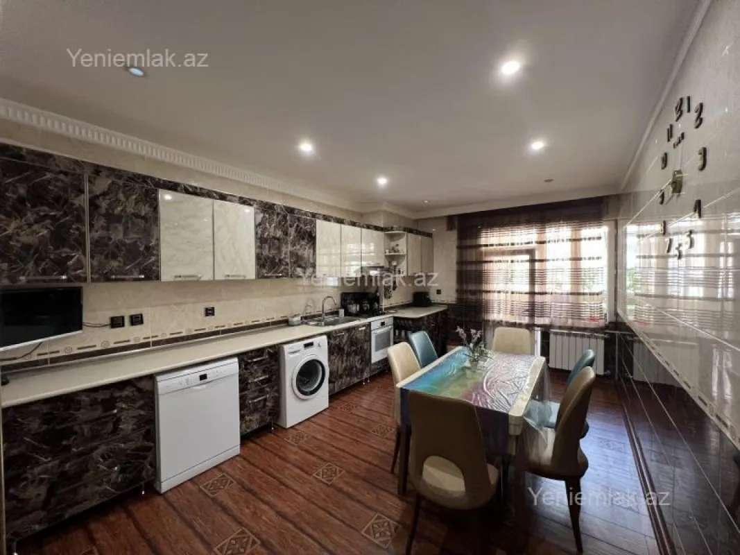 Satılır 3 otaqlı yeni tikili 125 m²