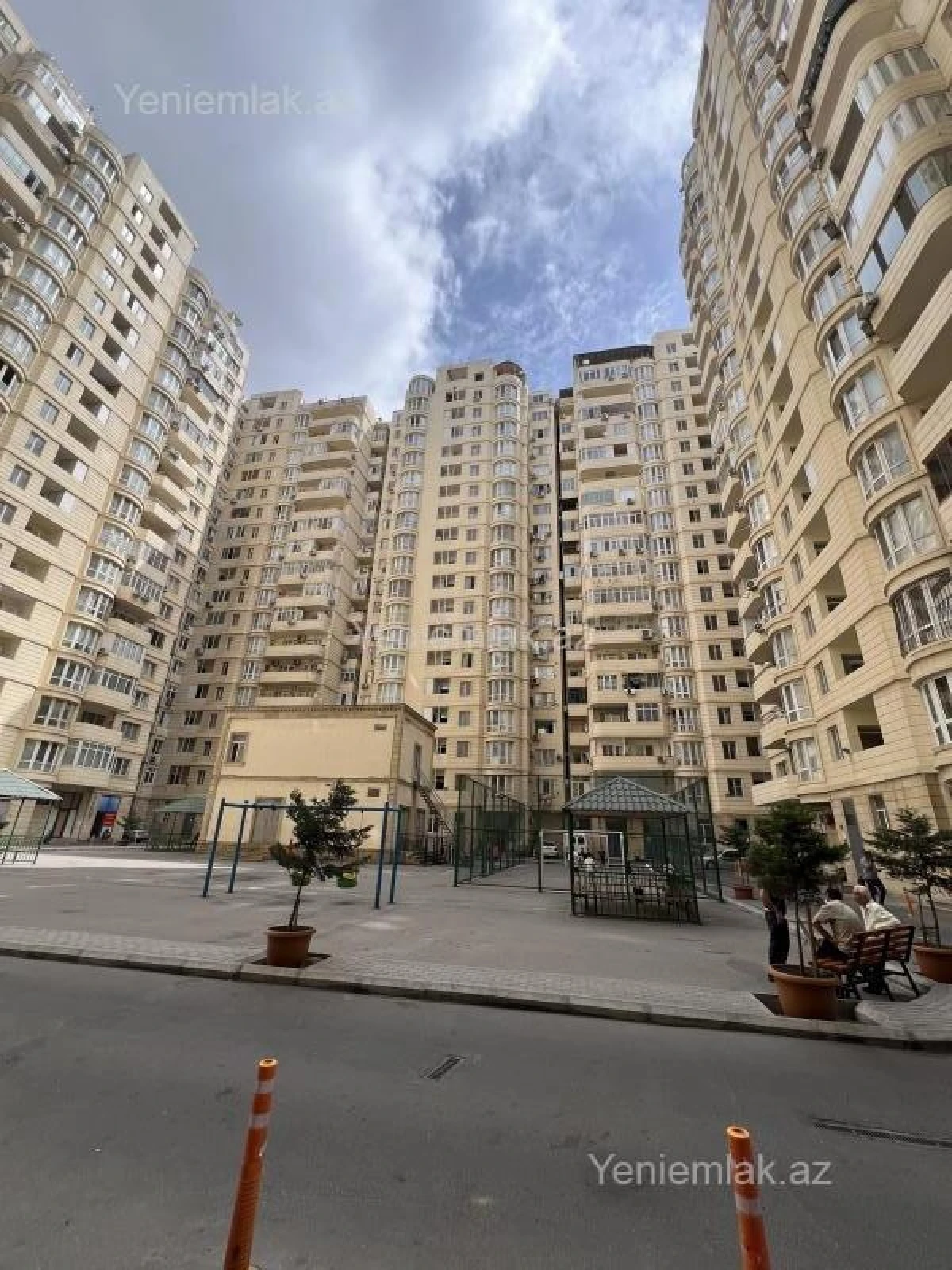 Satılır 3 otaqlı yeni tikili 125 m²