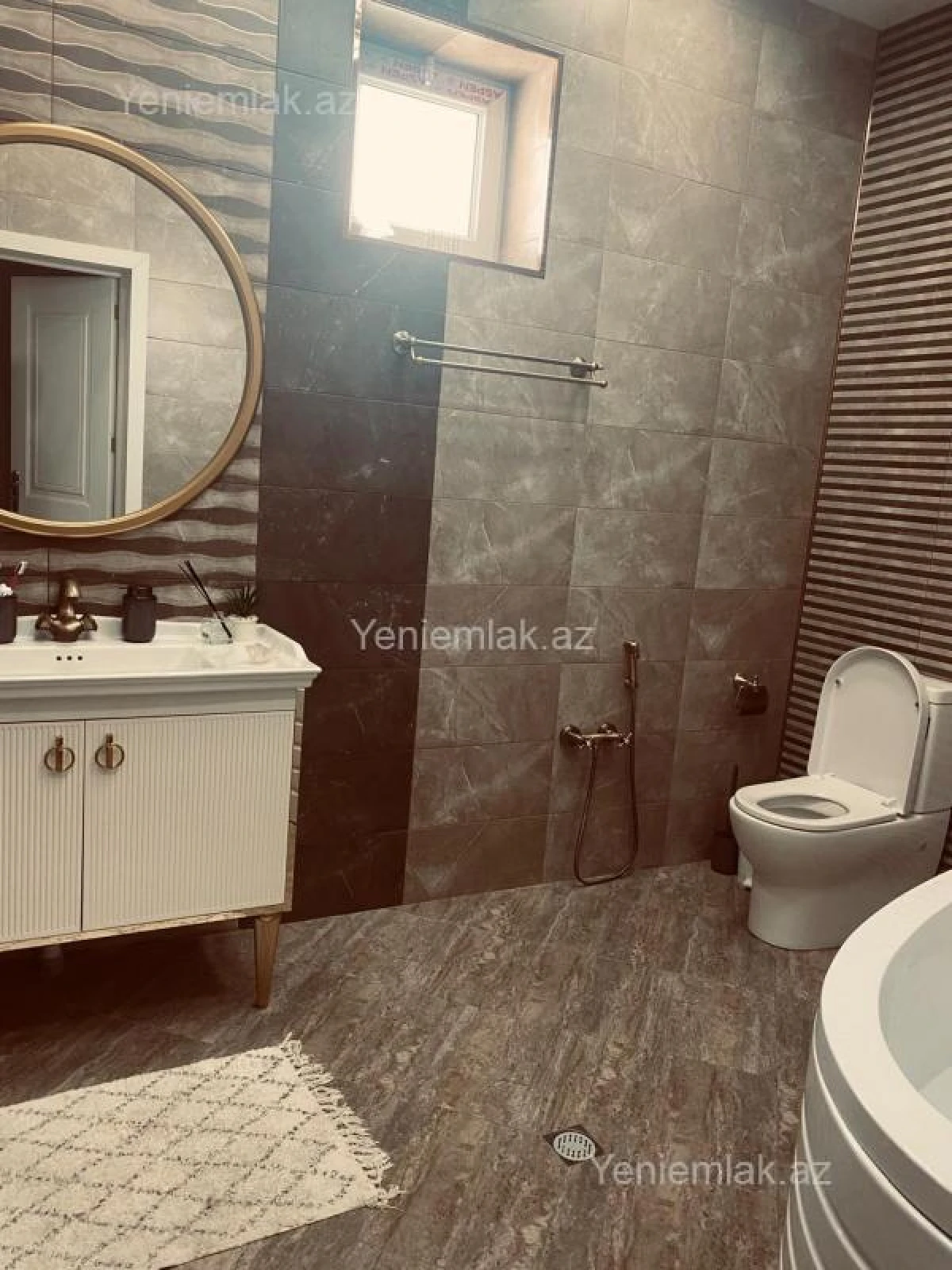 Satılır 4 otaqlı həyət evi 200 m²