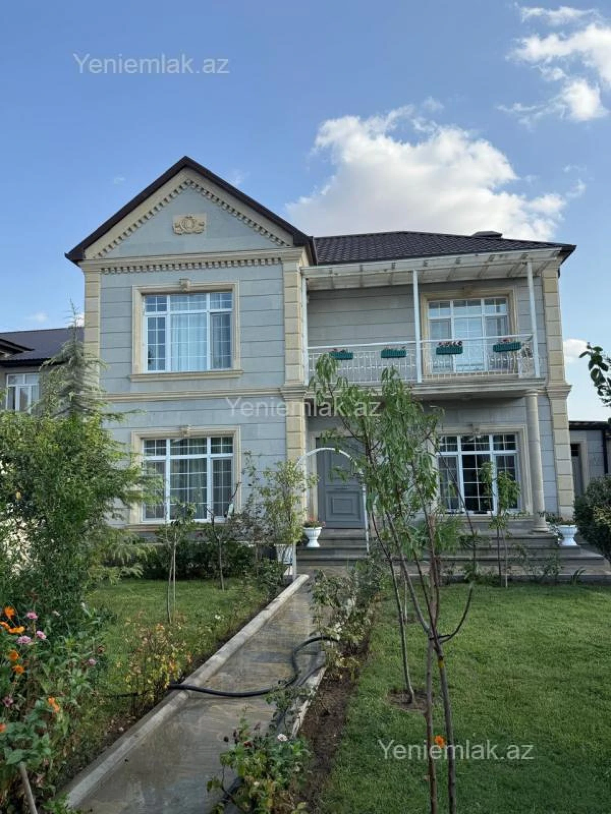 Satılır 4 otaqlı həyət evi 200 m²