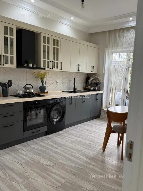 Satılır 4 otaqlı həyət evi 200 m²