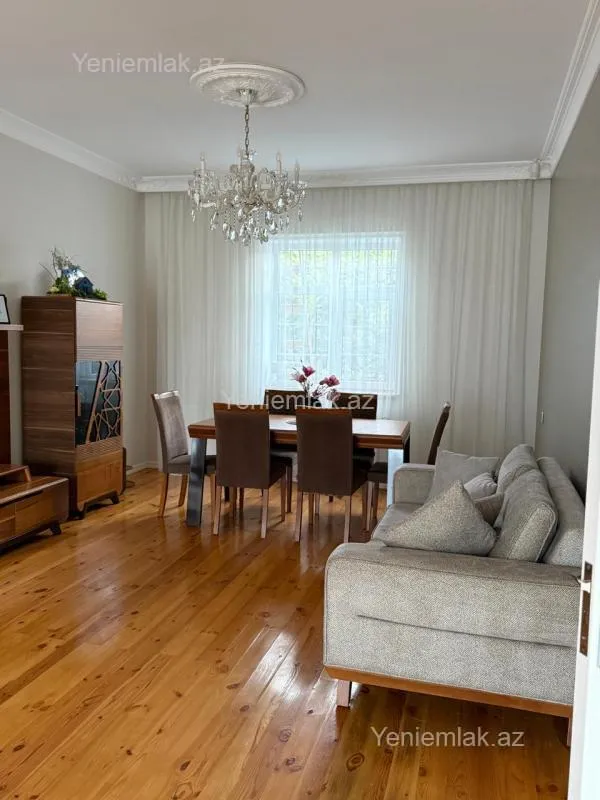 Satılır 4 otaqlı həyət evi 200 m²