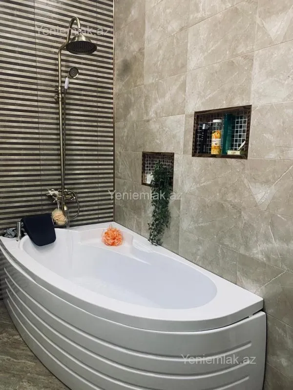 Satılır 4 otaqlı həyət evi 200 m²