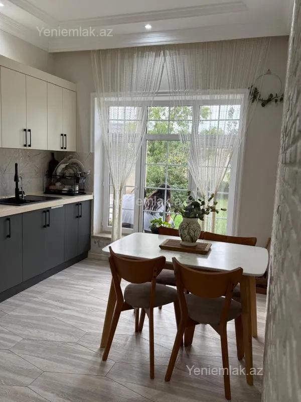 Satılır 4 otaqlı həyət evi 200 m²