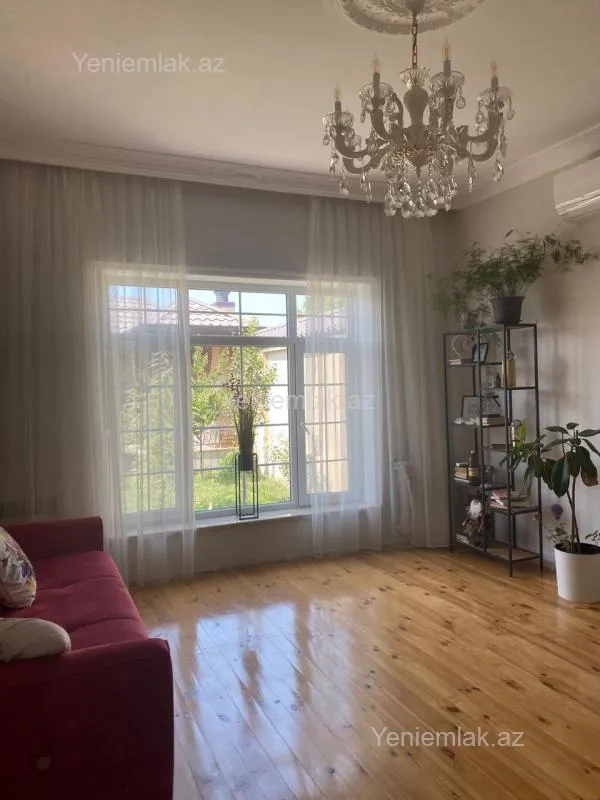 Satılır 4 otaqlı həyət evi 200 m²