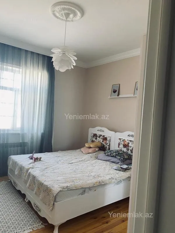 Satılır 4 otaqlı həyət evi 200 m²