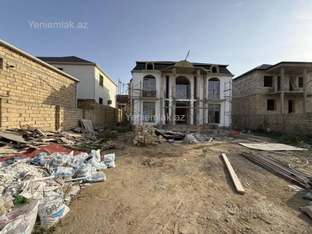 Satılır 6 otaqlı həyət evi 270 m²