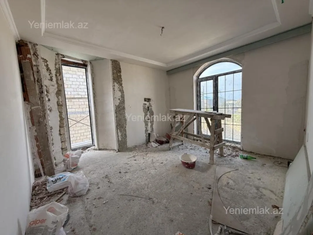 Satılır 6 otaqlı həyət evi 270 m²