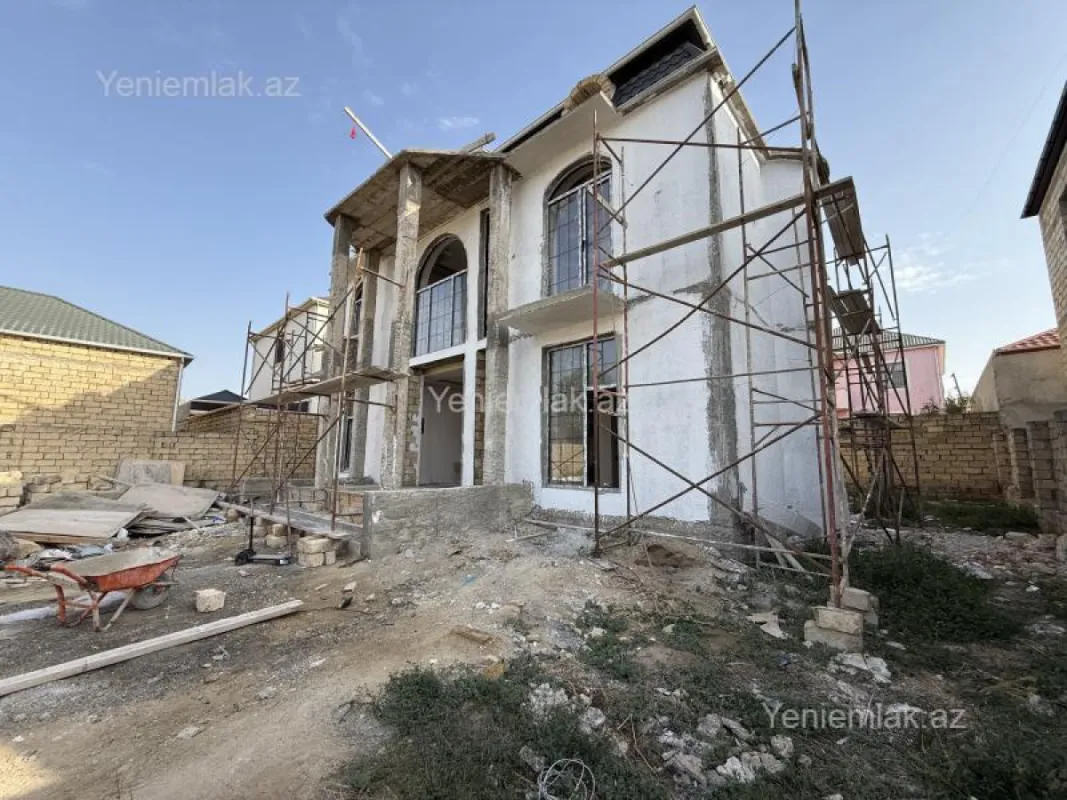 Satılır 6 otaqlı həyət evi 270 m²