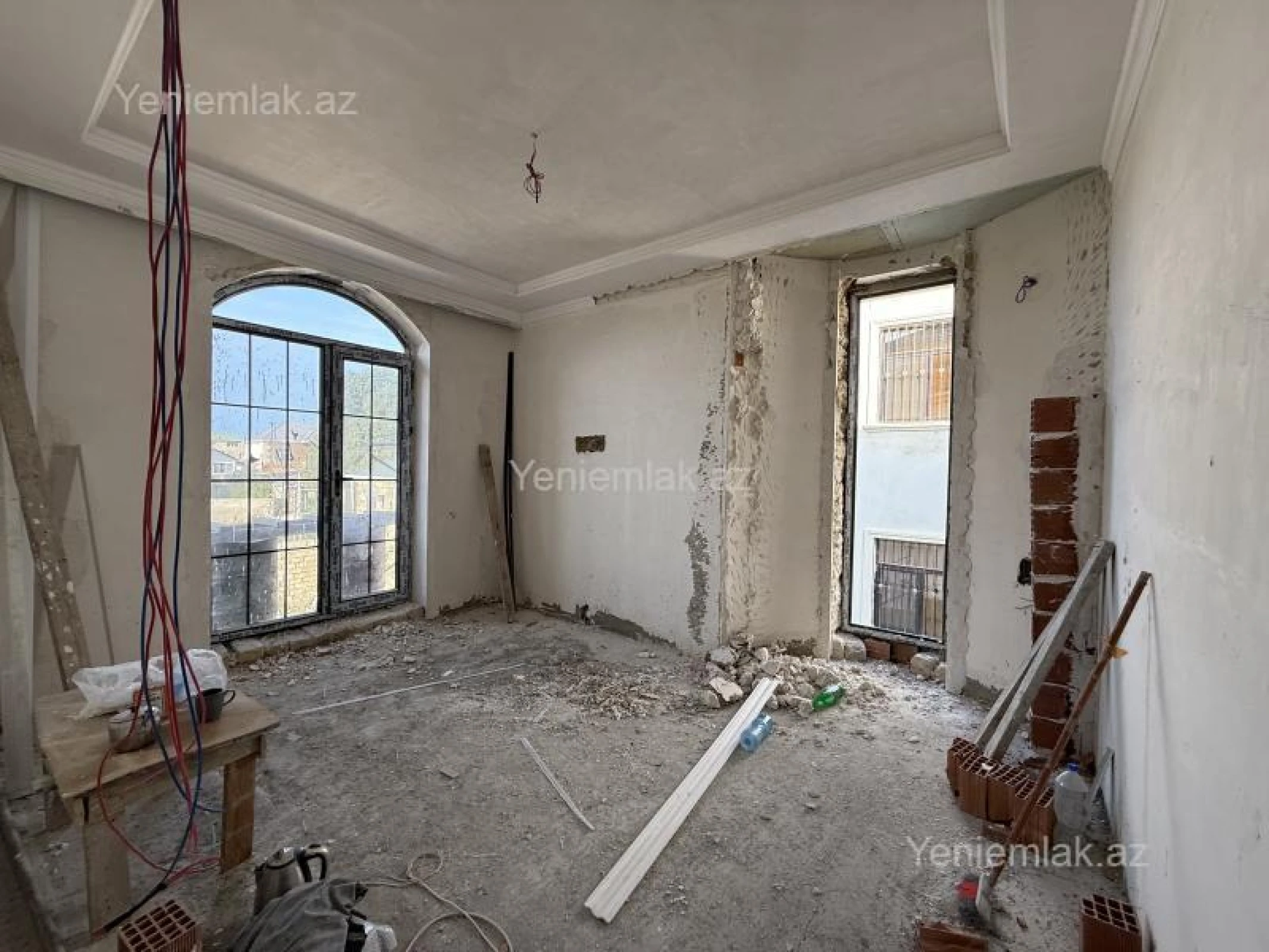 Satılır 6 otaqlı həyət evi 270 m²